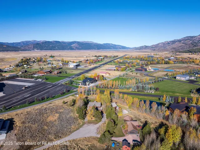 $1,695,000 | 83 Buck Lane, Alpine, WY 83128