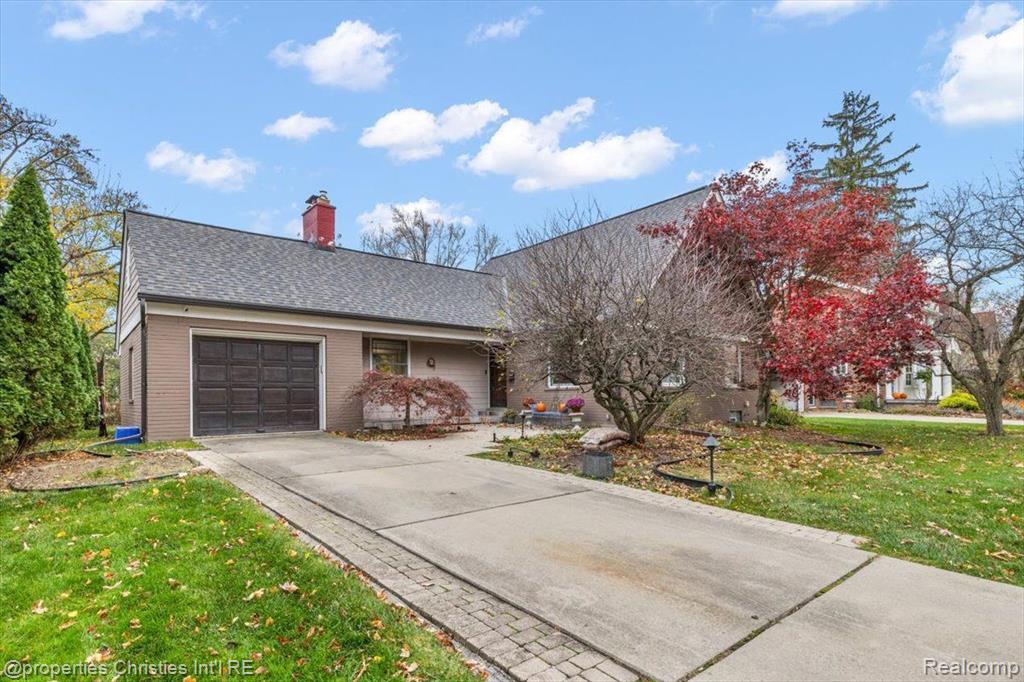 1648 Yorkshire Road Birmingham, MI 48009 - Photo 2 of 45