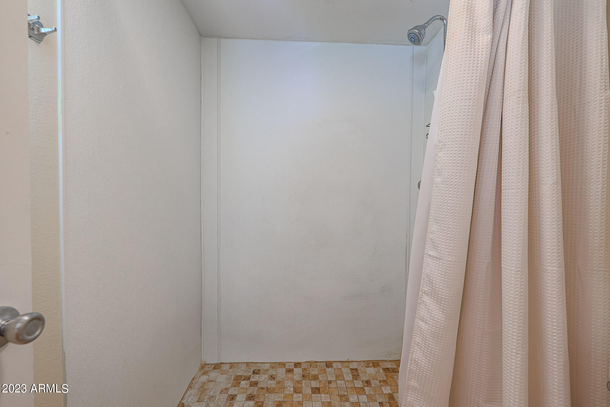 5550 North 12th Street, Unit 24 Phoenix, AZ 85014 - Photo 20 of 20 a bathroom with a shower curtain