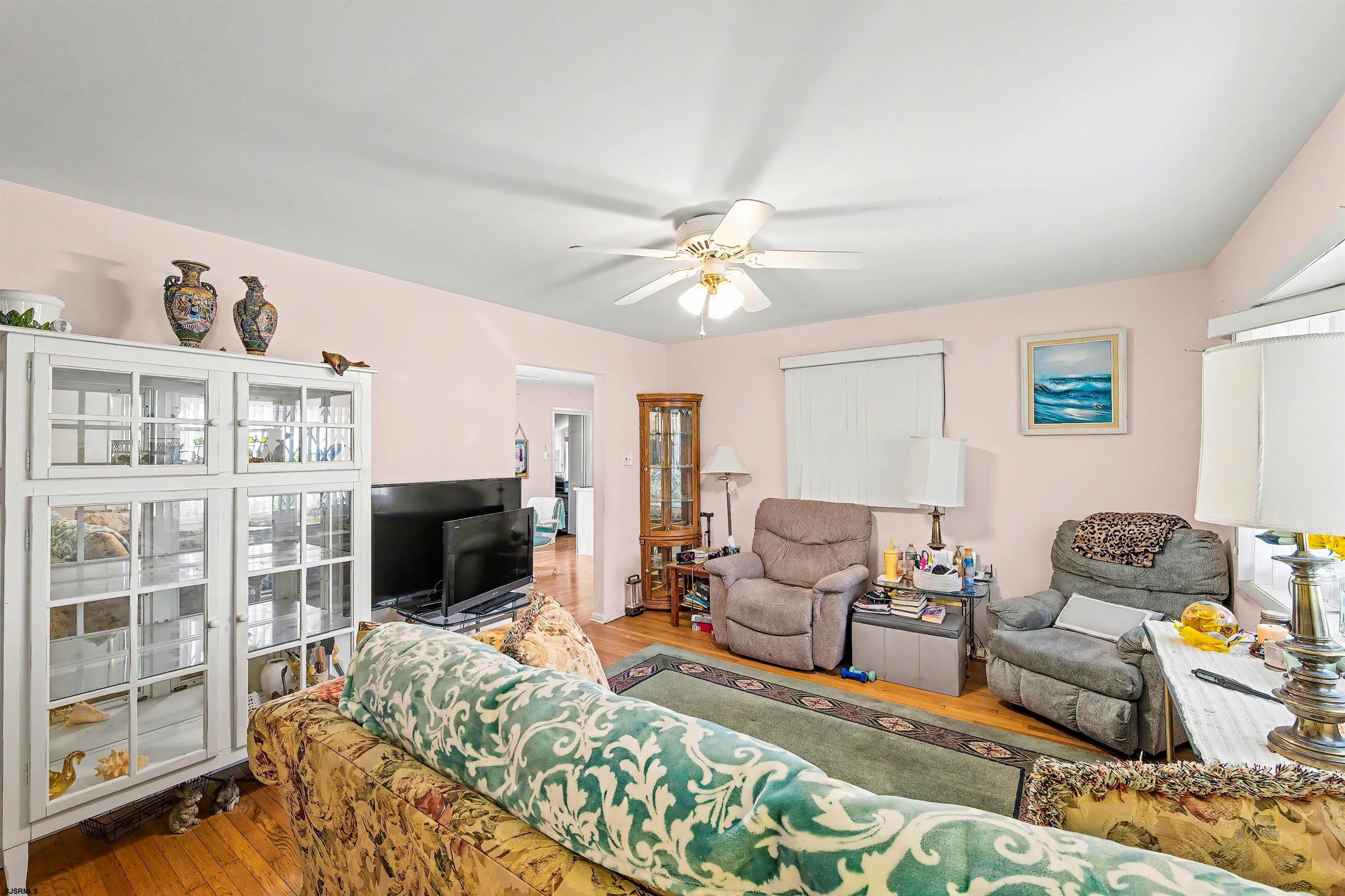 116 Haddon Road Somers Point, NJ 08244 - Photo 5 of 21 a living room with furniture
