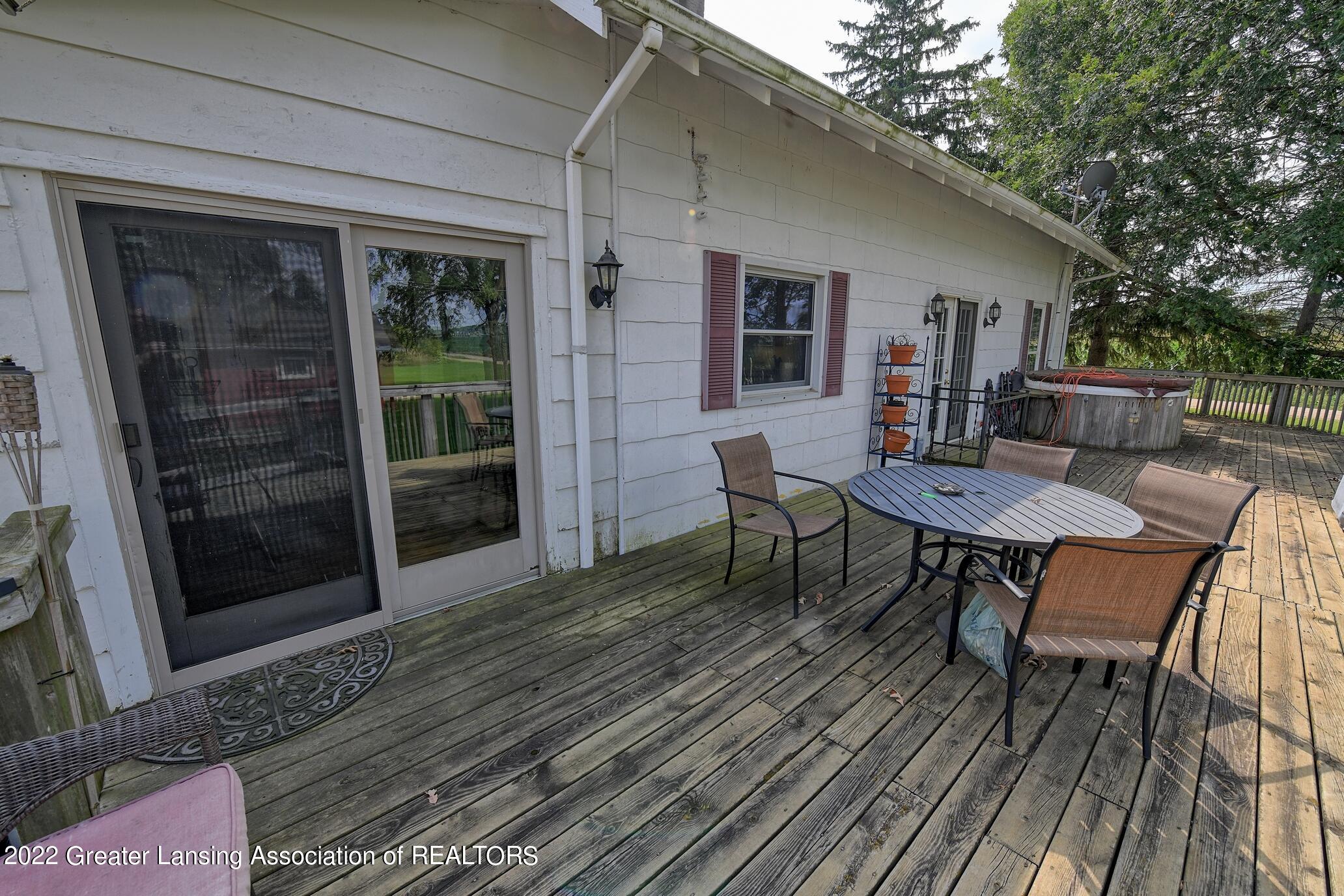 6722 Oneida Road Charlotte, MI 48813 - Photo 28 of 40 Deck