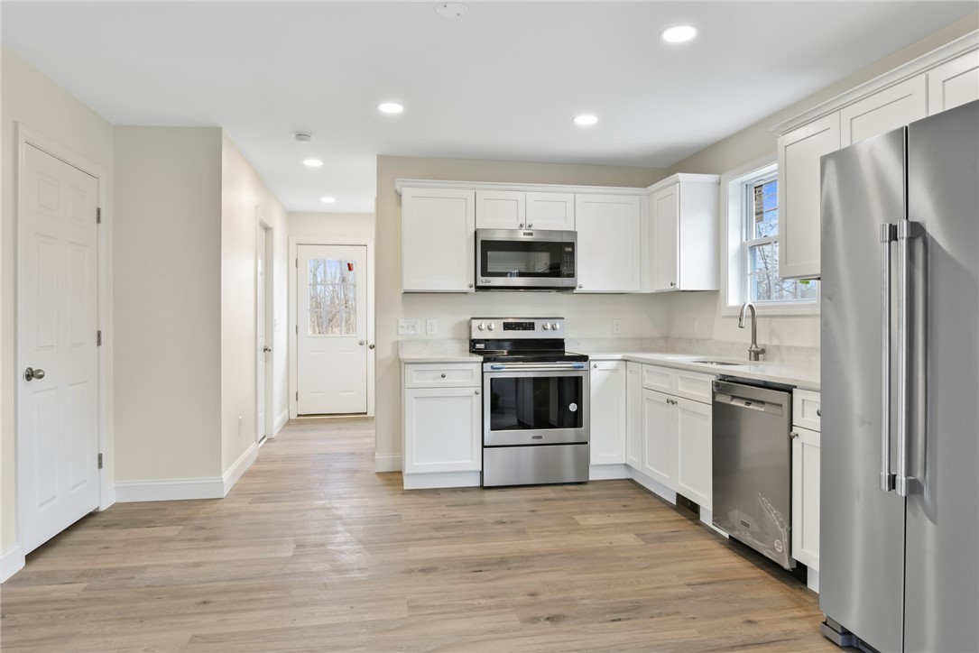 24 Blackburn Street Warwick, RI 02886 - Photo 6 of 25