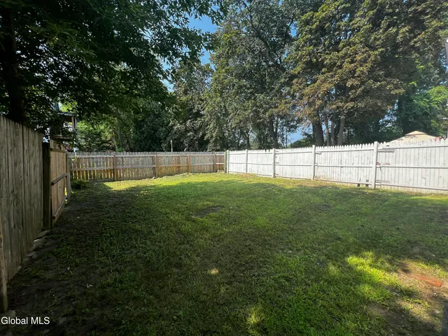 $1,800 | 21 Grove Place, Unit 1, Schenectady, NY 12307