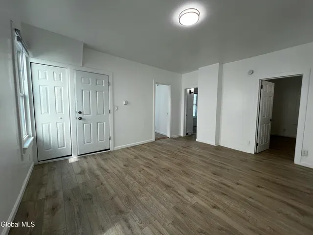 $1,800 | 21 Grove Place, Unit 1, Schenectady, NY 12307