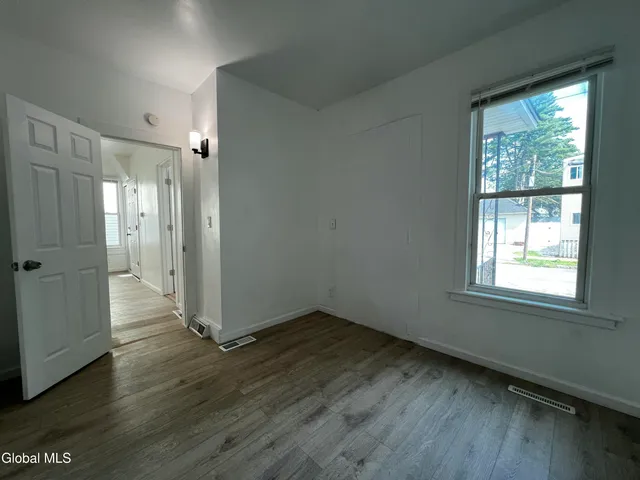 $1,800 | 21 Grove Place, Unit 1, Schenectady, NY 12307