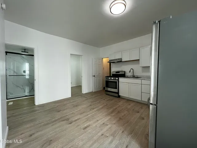 $1,800 | 21 Grove Place, Unit 1, Schenectady, NY 12307