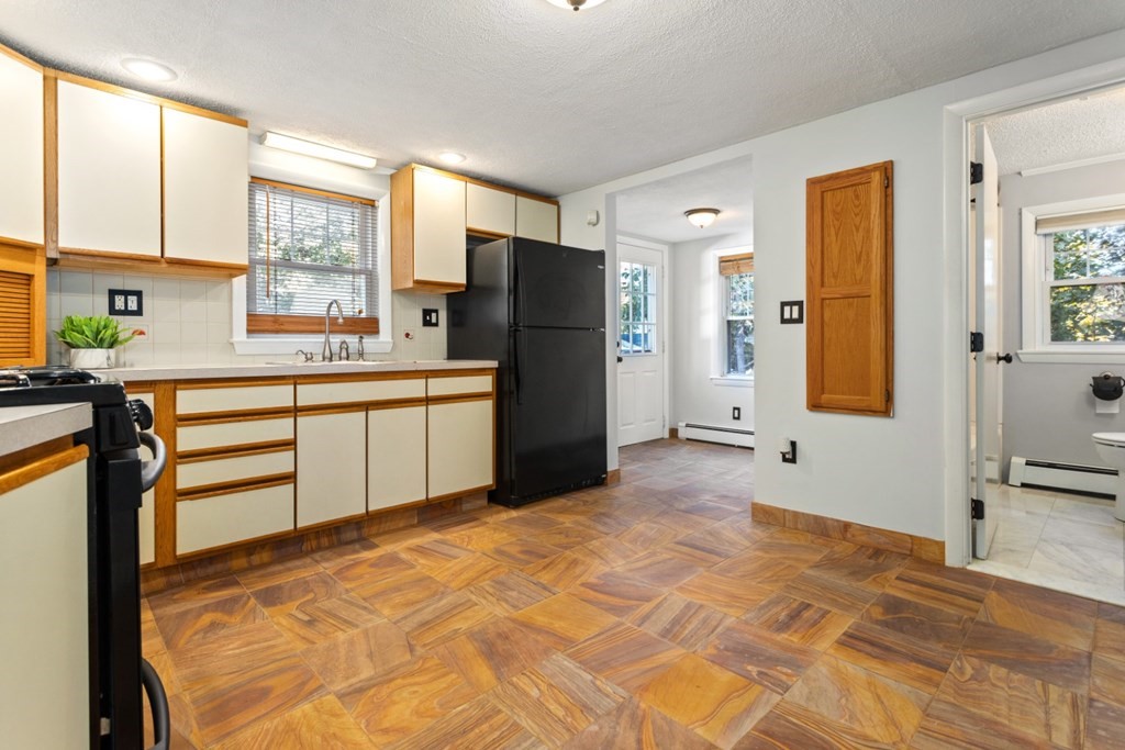 62 Hobson Street Saugus, MA 01906 - Photo 10 of 32 Gallery Image 10