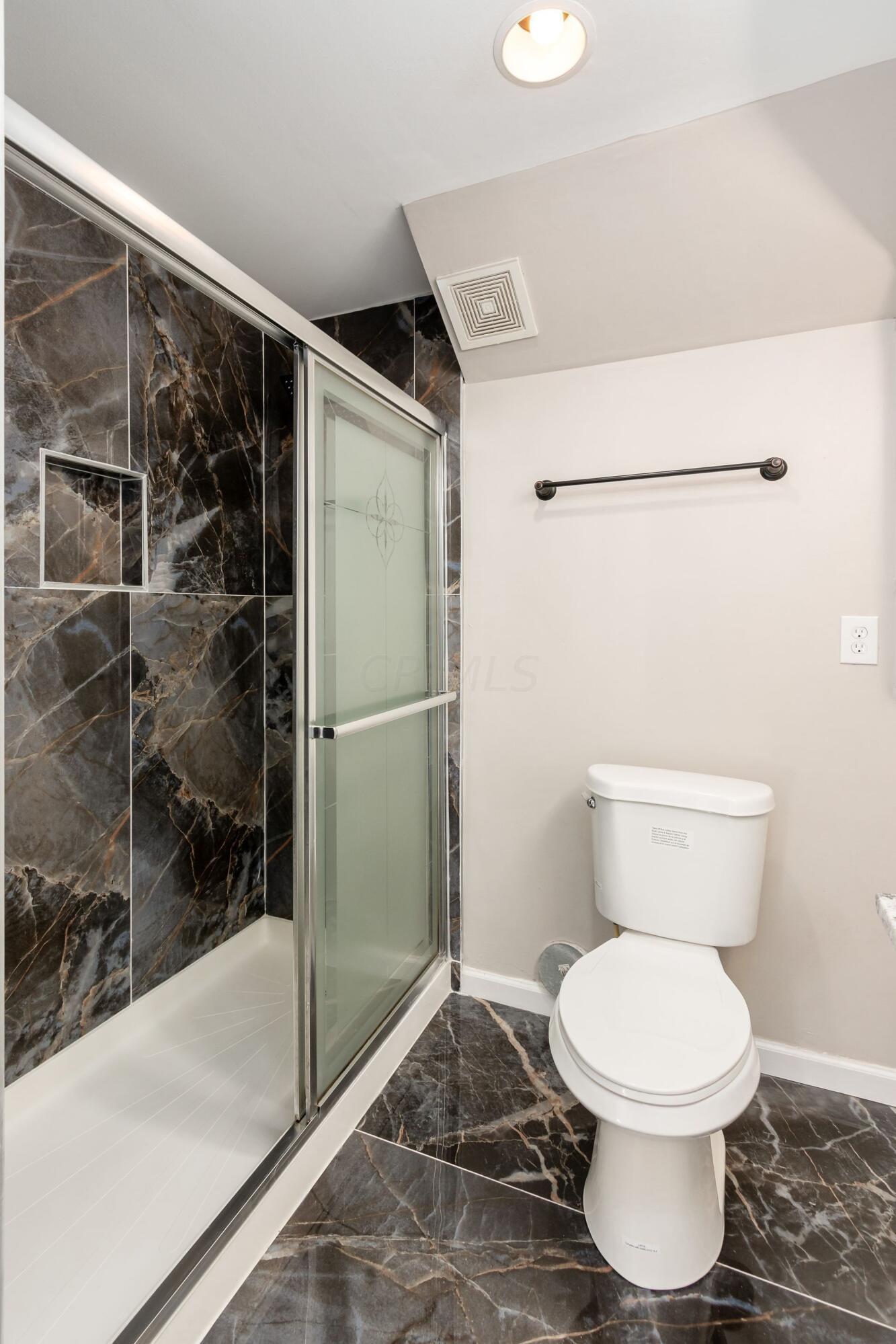 2155 Brookfield Road Columbus, OH 43229 - Photo 25 of 37 025_d2b38fae_E Brookfield-050