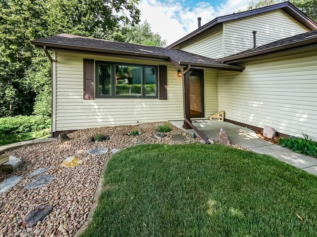 7052 Springhill Circle Eden Prairie, MN 55346 - Photo 2 of 36 Gallery Image 2