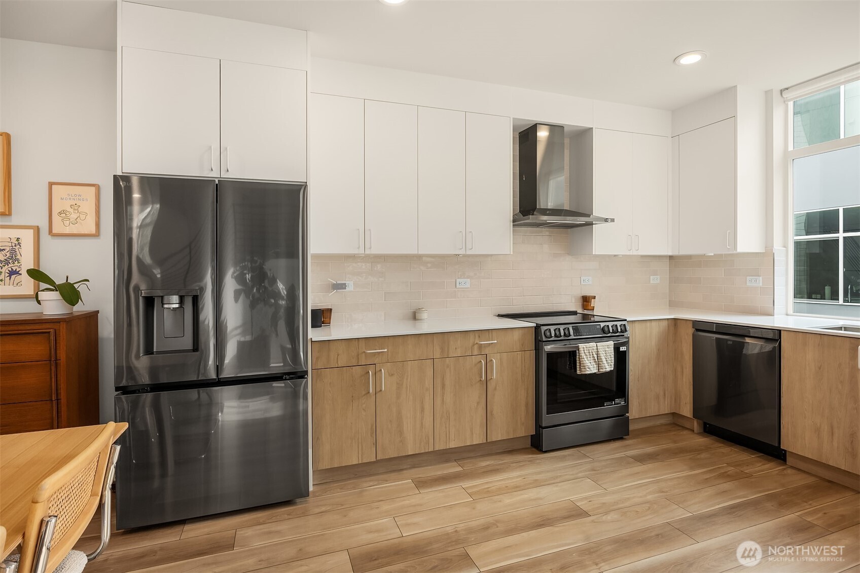 8606 Linden Avenue North Seattle, WA 98103 - Photo 11 of 36