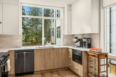 $1,270,000 | 8606 Linden Avenue North, Seattle, WA 98103