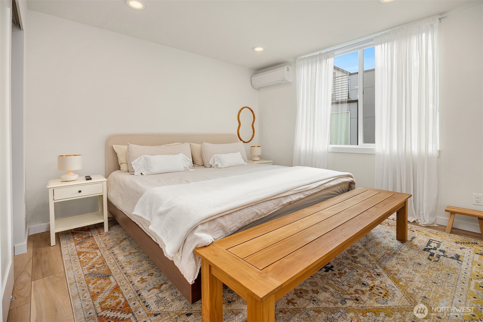 8606 Linden Avenue North Seattle, WA 98103 - Photo 13 of 36