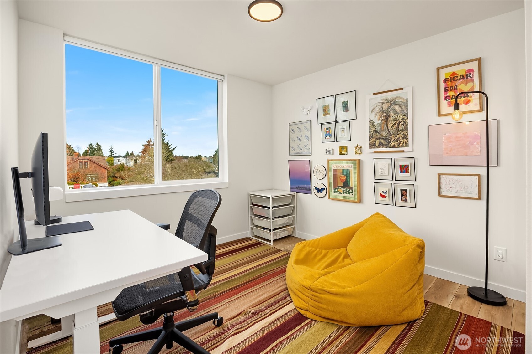 8606 Linden Avenue North Seattle, WA 98103 - Photo 18 of 36