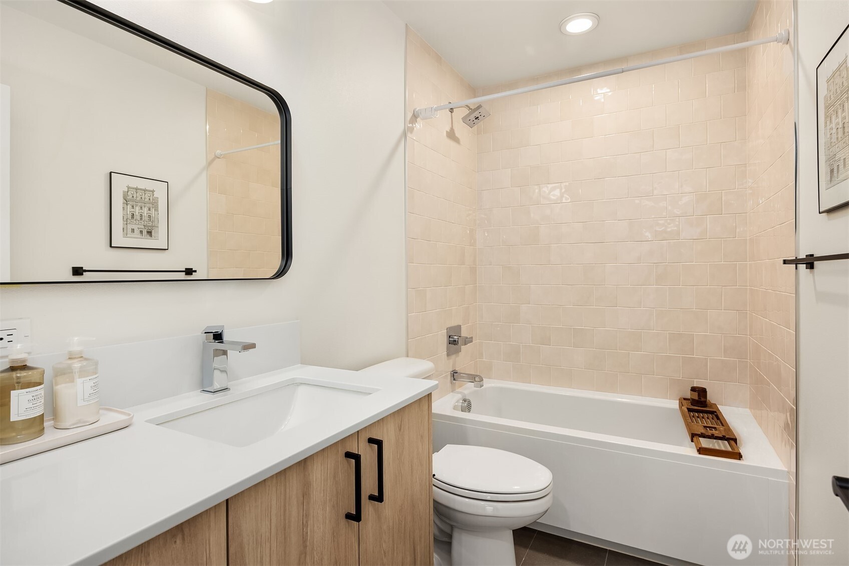 8606 Linden Avenue North Seattle, WA 98103 - Photo 19 of 36