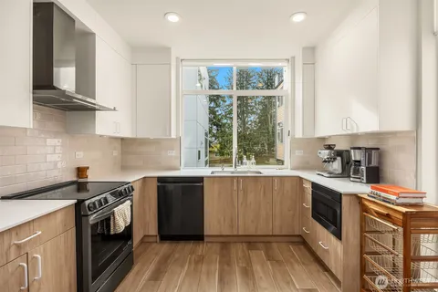 $1,270,000 | 8606 Linden Avenue North, Seattle, WA 98103