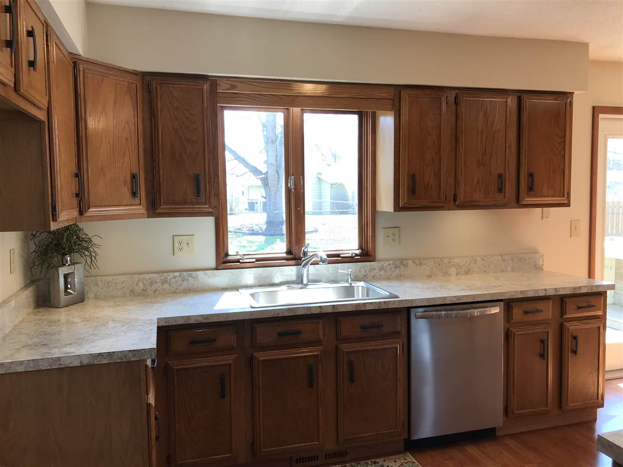 2103 West Bryden Road Muncie, IN 47304 - Photo 3 of 27 Gallery Image 3