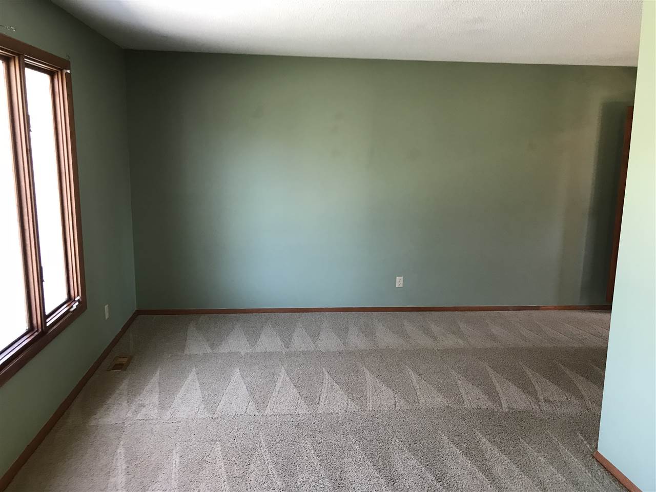 2103 West Bryden Road Muncie, IN 47304 - Photo 5 of 27 Gallery Image 5
