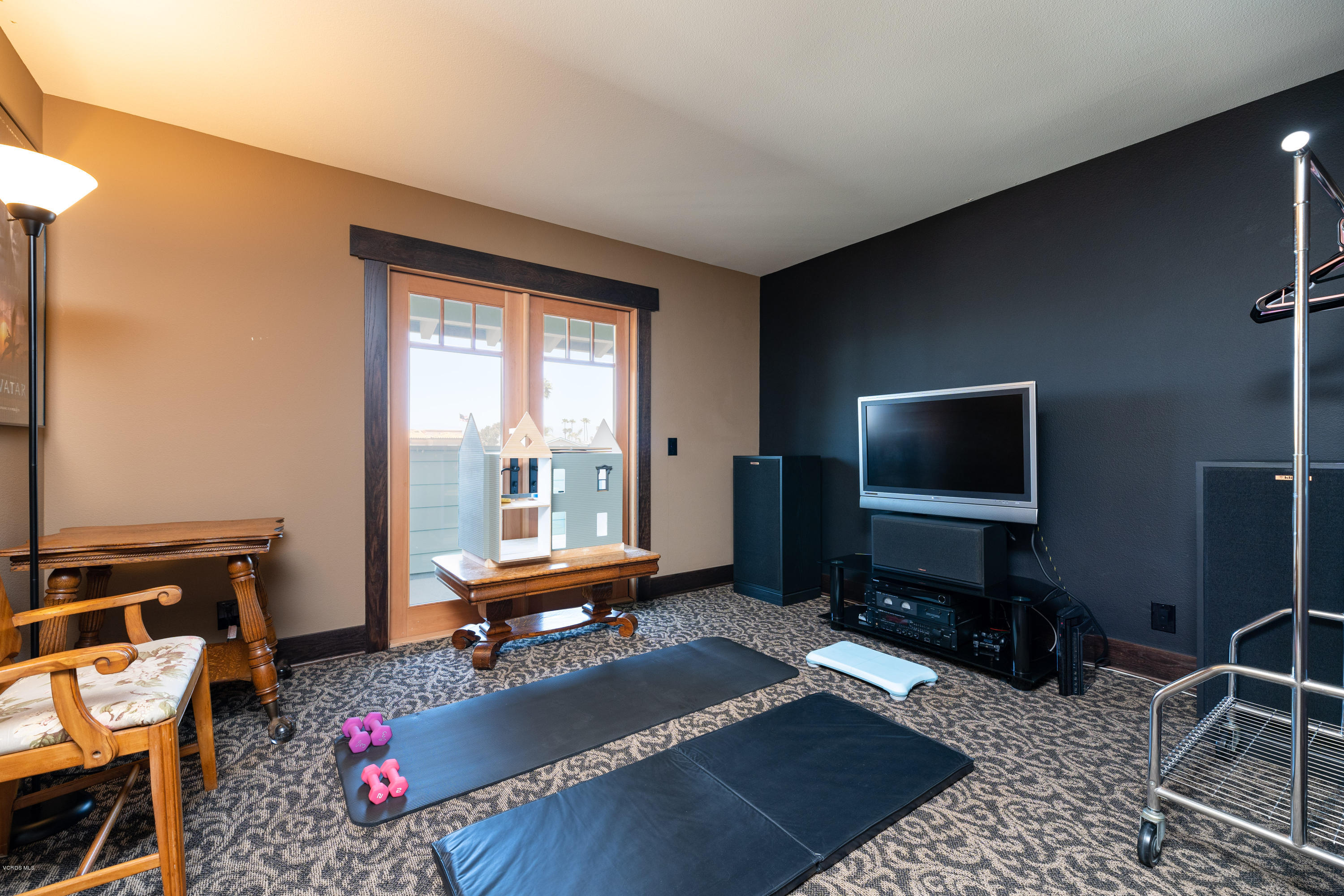 1520 Mandalay Beach Road Oxnard, CA 93035 - Photo 38 of 43 a living room with furniture and a flat screen tv