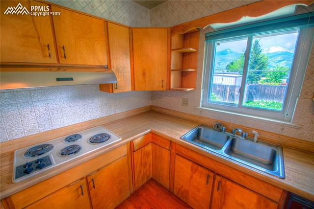 702 Castle Road Colorado Springs, CO 80904 - Photo 10 of 29 Gallery Image 10