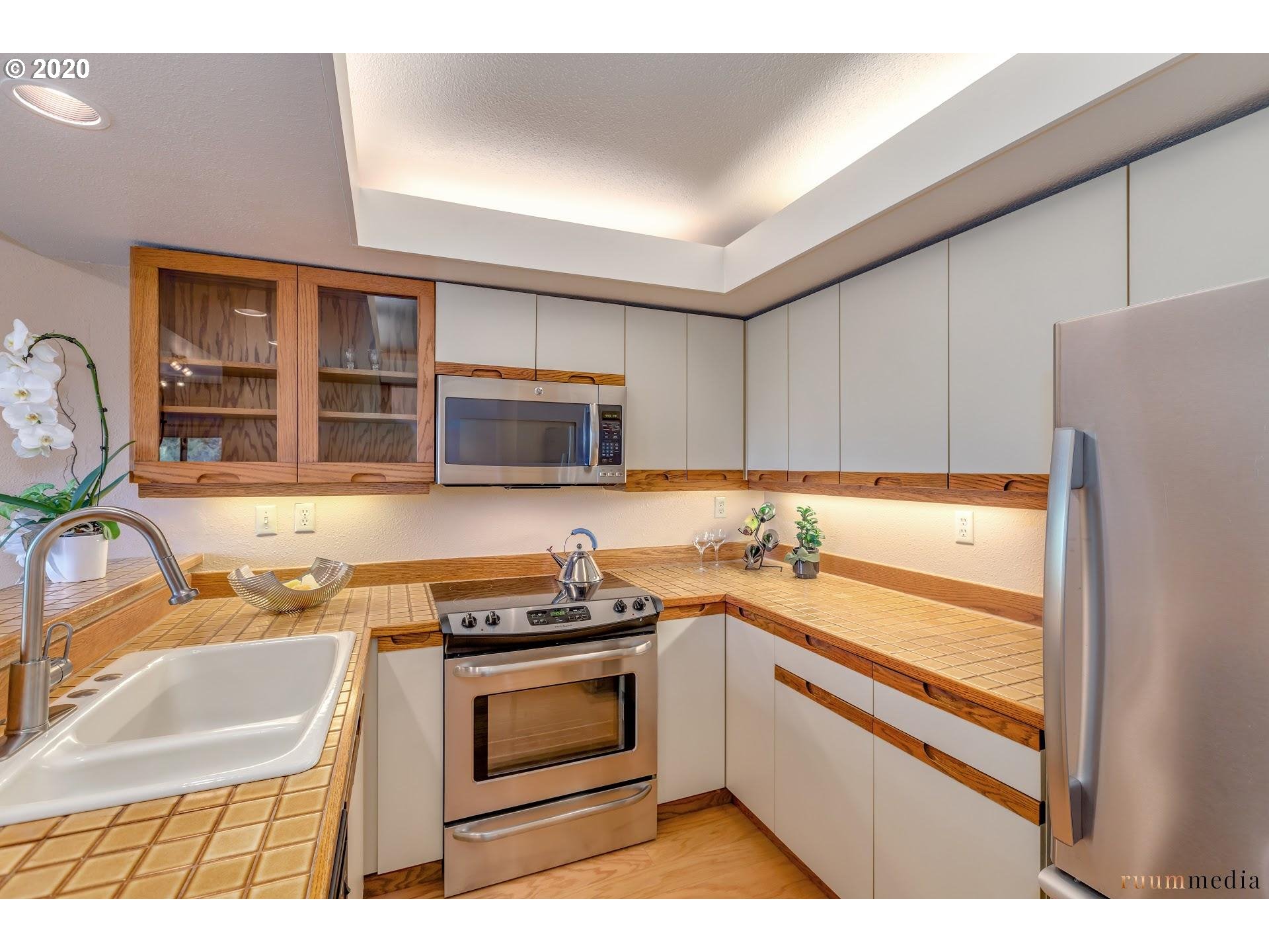1320 Southwest Hall Street, Unit 101 Portland, OR 97201 - Photo 9 of 23 Gallery Image 9
