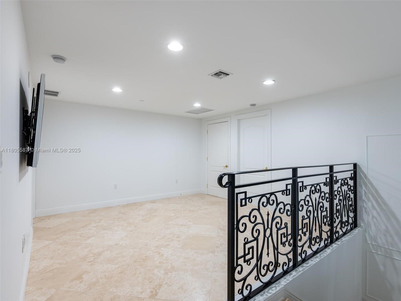 200 East Palmetto Park Road, Unit 700 Boca Raton, FL 33432 - Photo 21 of 36 a view of a hallway with stairs