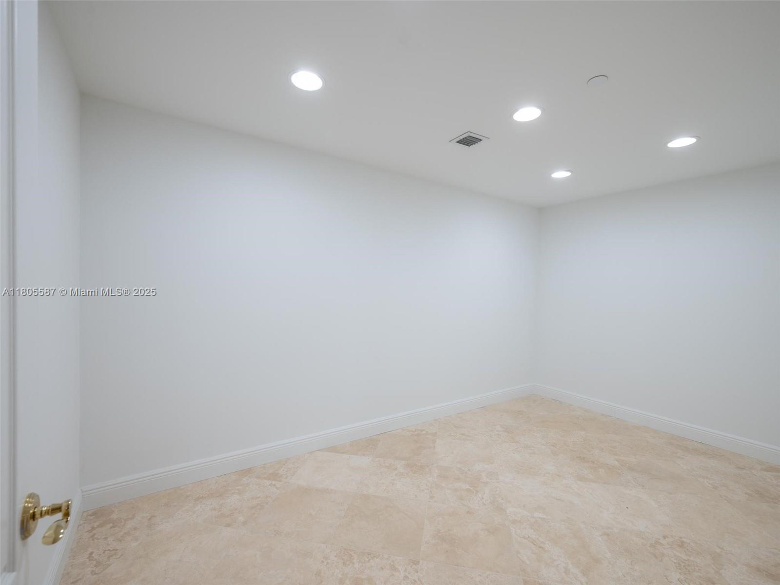 200 East Palmetto Park Road, Unit 700 Boca Raton, FL 33432 - Photo 27 of 36 a view of empty room