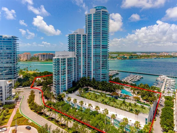 $5,500 | 1000 South Pointe Drive, Unit 906, Miami Beach, FL 33139