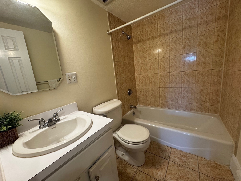 15 Davis Road, Unit B11 Acton, MA 01720 - Photo 8 of 20