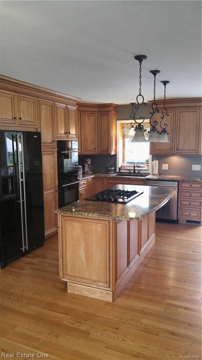 47270 Maben Road Canton, MI 48187 - Photo 13 of 21 Kitchen
