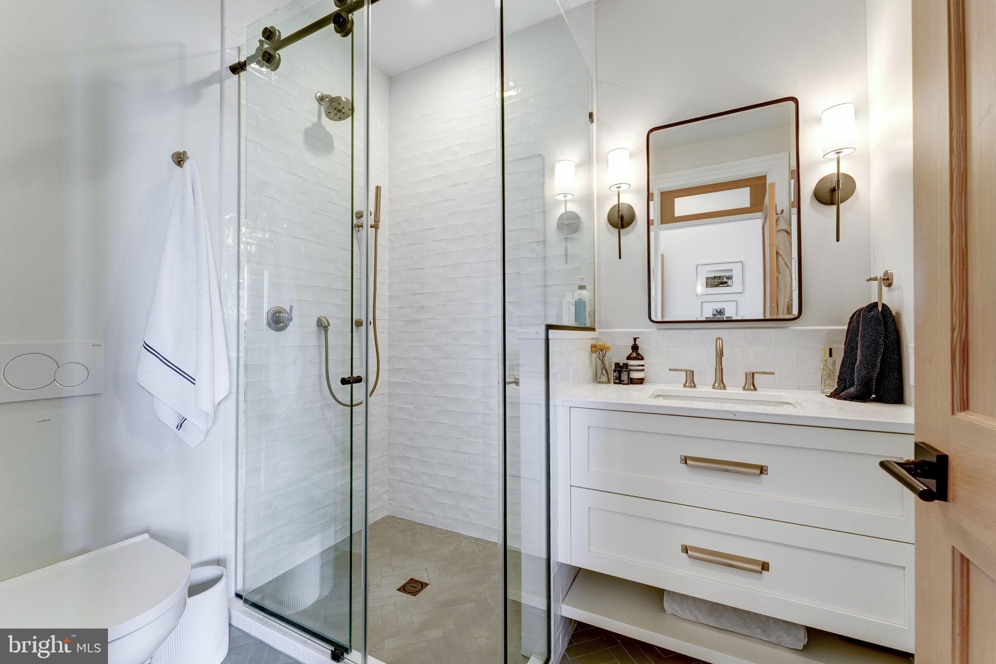 1327 R Street Northwest, Unit 2 Washington, DC 20009 - Photo 17 of 44 Main Level Bedroom Suite Bathroom