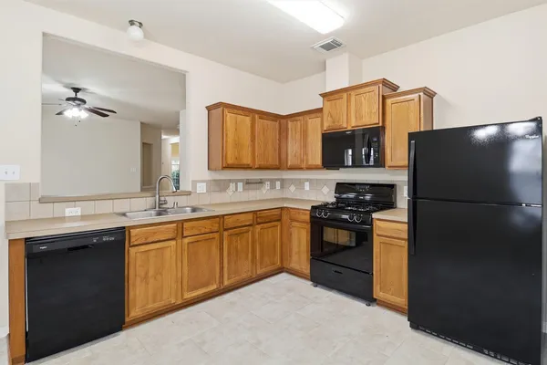 $2,075 | 6314 Applewood Forest Drive, Katy, TX 77494