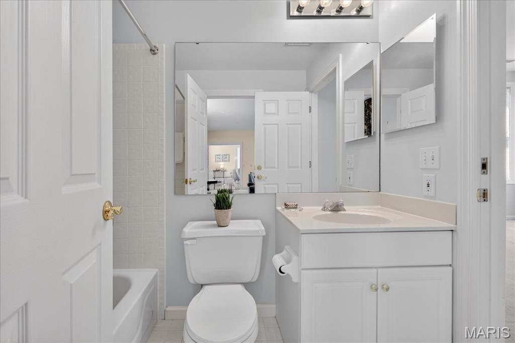 750 South Hanley Road, Unit 54 St. Louis, MO 63105 - Photo 28 of 57 Gallery Image 28