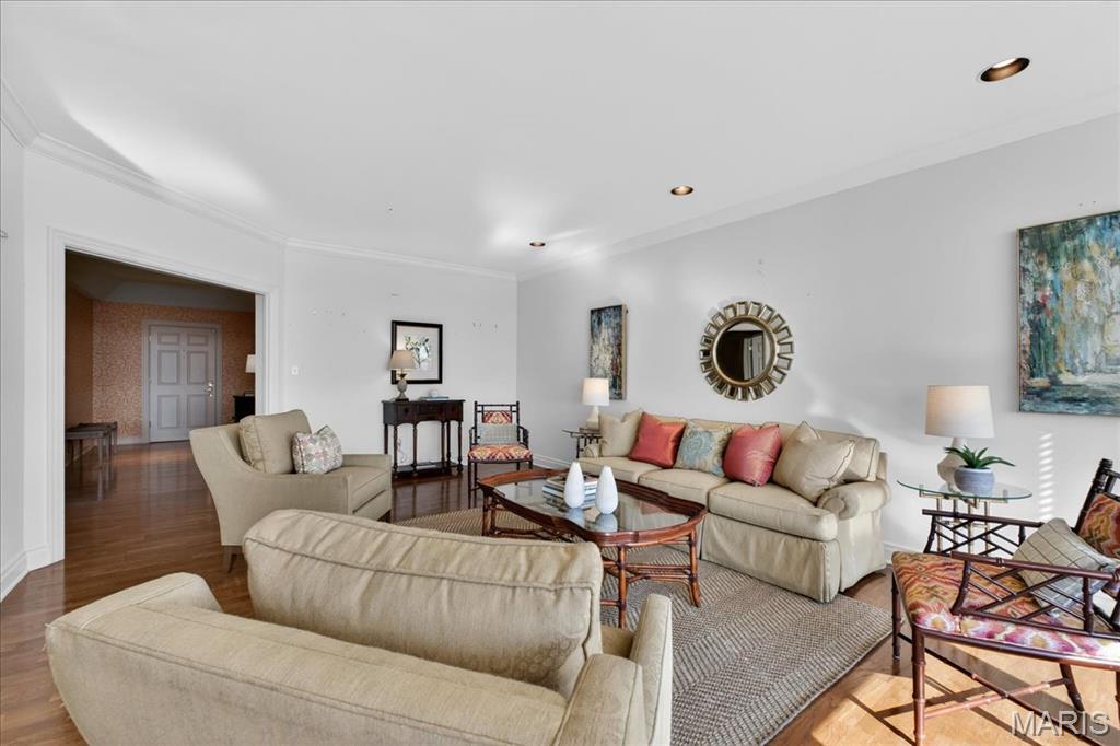 750 South Hanley Road, Unit 54 St. Louis, MO 63105 - Photo 6 of 57 Gallery Image 6