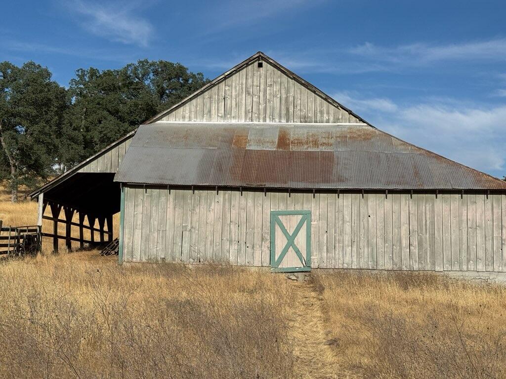 24294 Dersch Road Shingletown, CA 96088 - Photo 36 of 37 24294 Dersch large barn