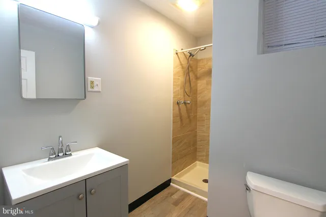 $995 | 5028 Wayne Avenue, Philadelphia, PA 19144