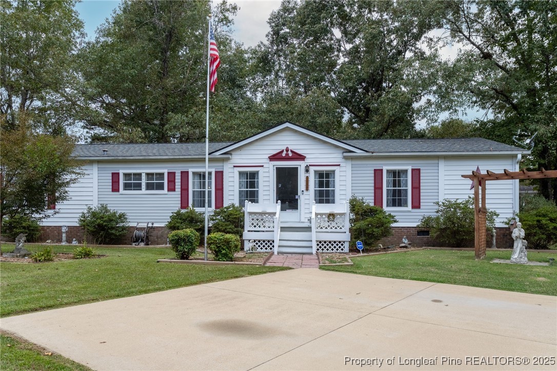 520 Inverary Drive Raeford, NC 28376 - Photo 4 of 43 a front view of a house with a yard
