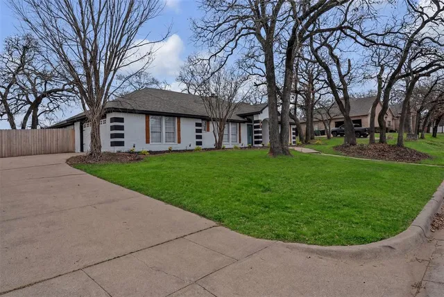 $345,000 | 400 Baldwin Drive, Joshua, TX 76058