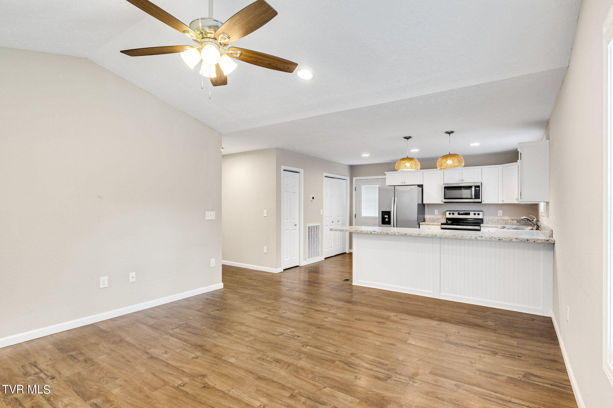 206 France Road Newport, TN 37821 - Photo 3 of 22 21-web-or-mls-IMG_4257