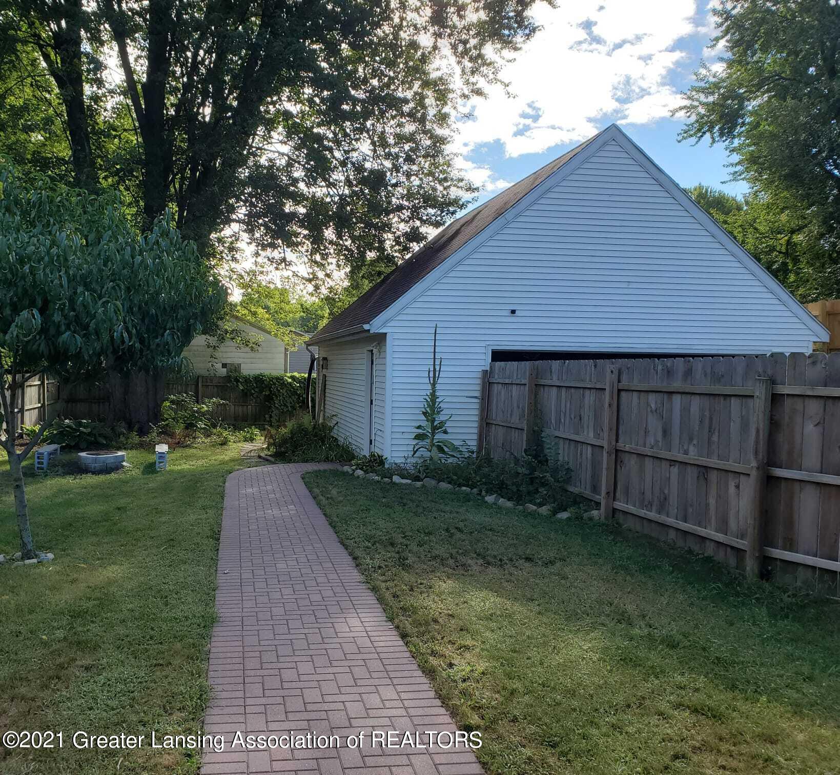 6433 Sommerset Road Lansing, MI 48911 - Photo 36 of 38 Back Yard