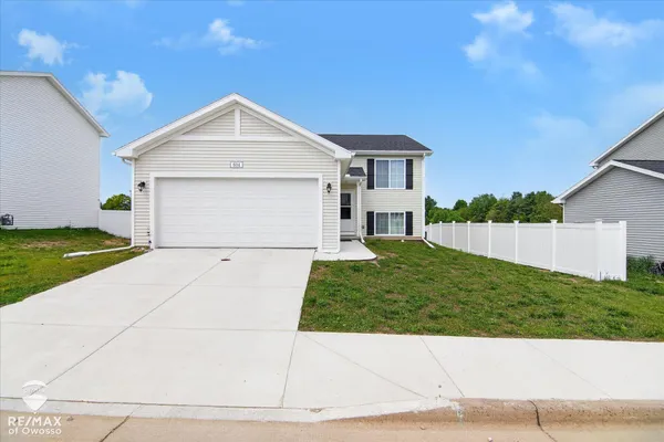 $279,900 | 604 Muirfield Drive, Eaton Rapids, MI 48827