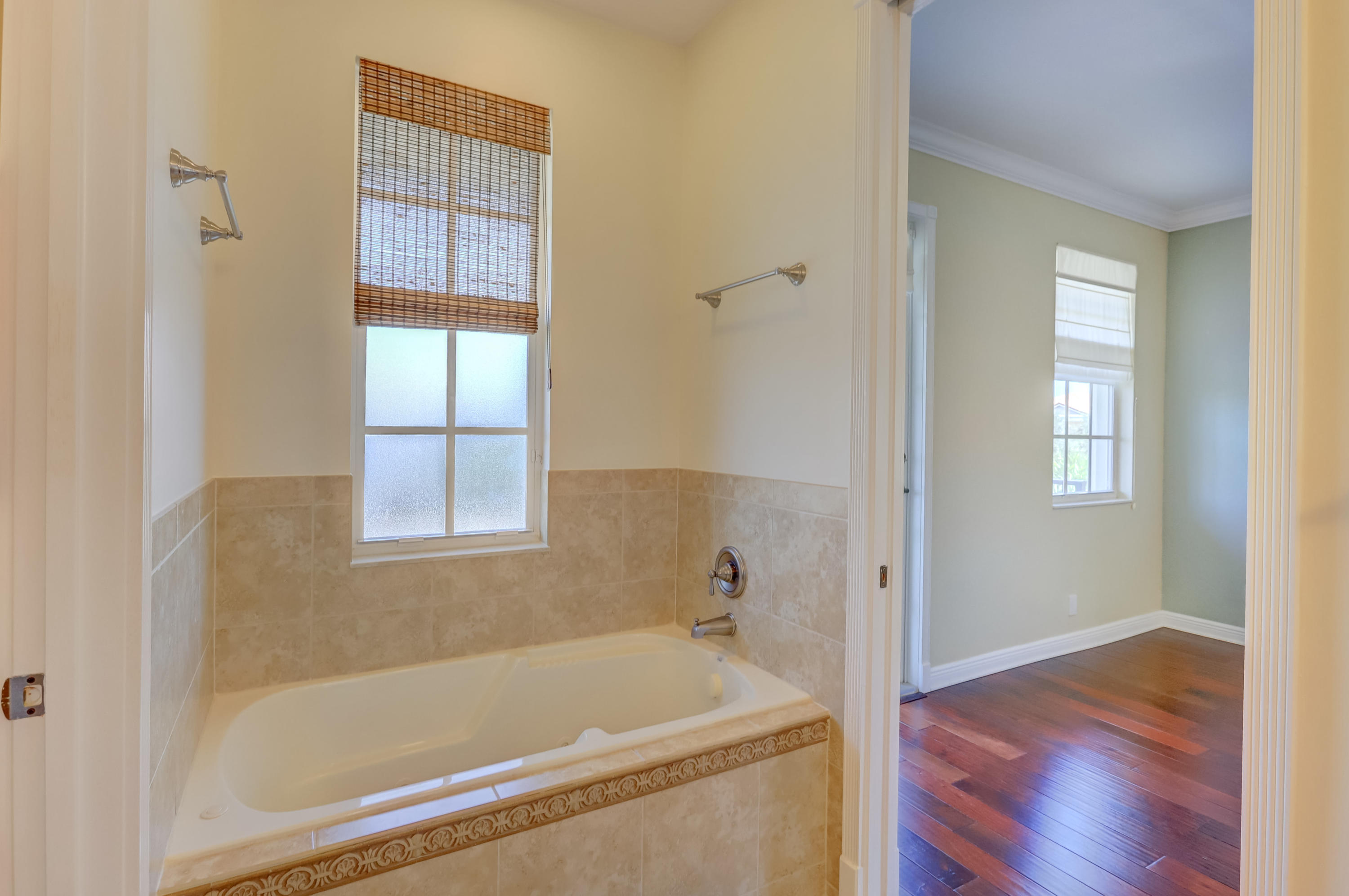 829 Northwest 82nd Place Boca Raton, FL 33487 - Photo 28 of 54 Master Tub