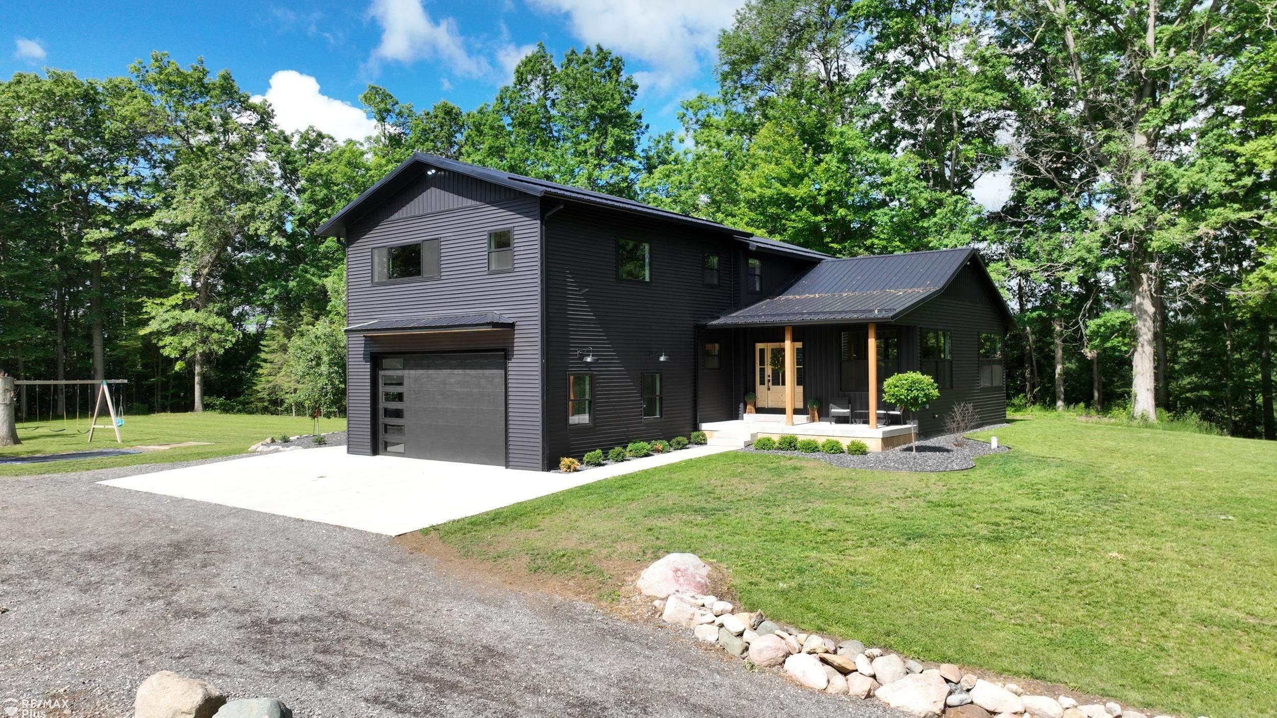 381 Miller Lake Road Columbiaville, MI 48421 - Photo 4 of 95