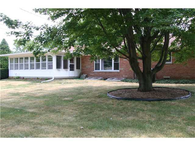 4614 Dickson Road Indianapolis, IN 46226 - Photo 3 of 15 Gallery Image 3