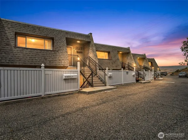 $259,900 | 1818 Skyline Drive, Unit 32, Wenatchee, WA 98801