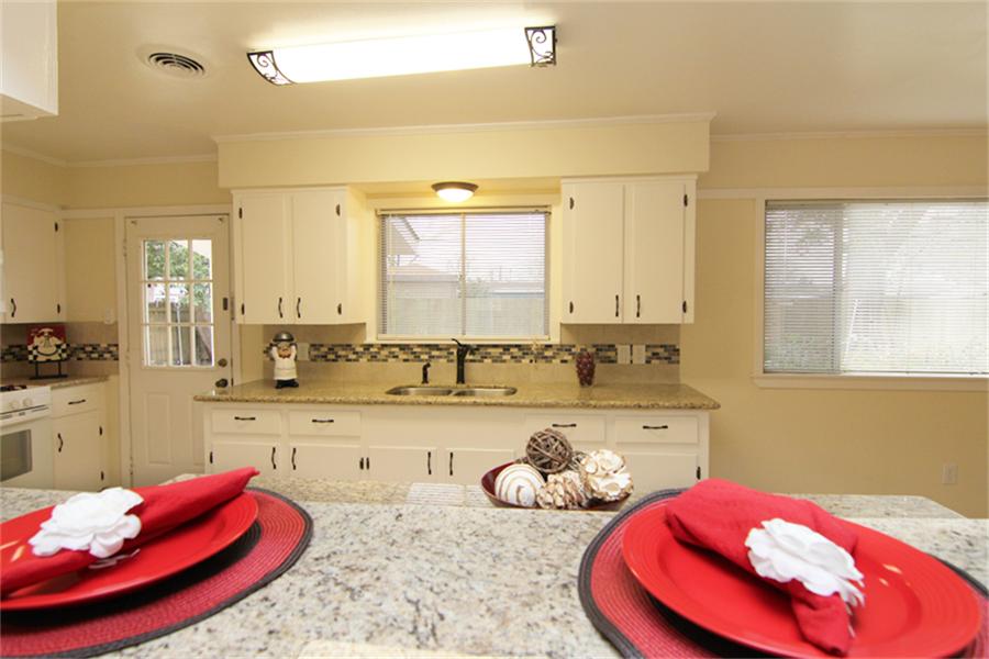 8526 Friendship Road Houston, TX 77080 - Photo 6 of 17