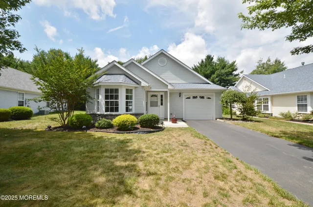 $380,000 | 2386 Torrington Drive, Toms River, NJ 08755