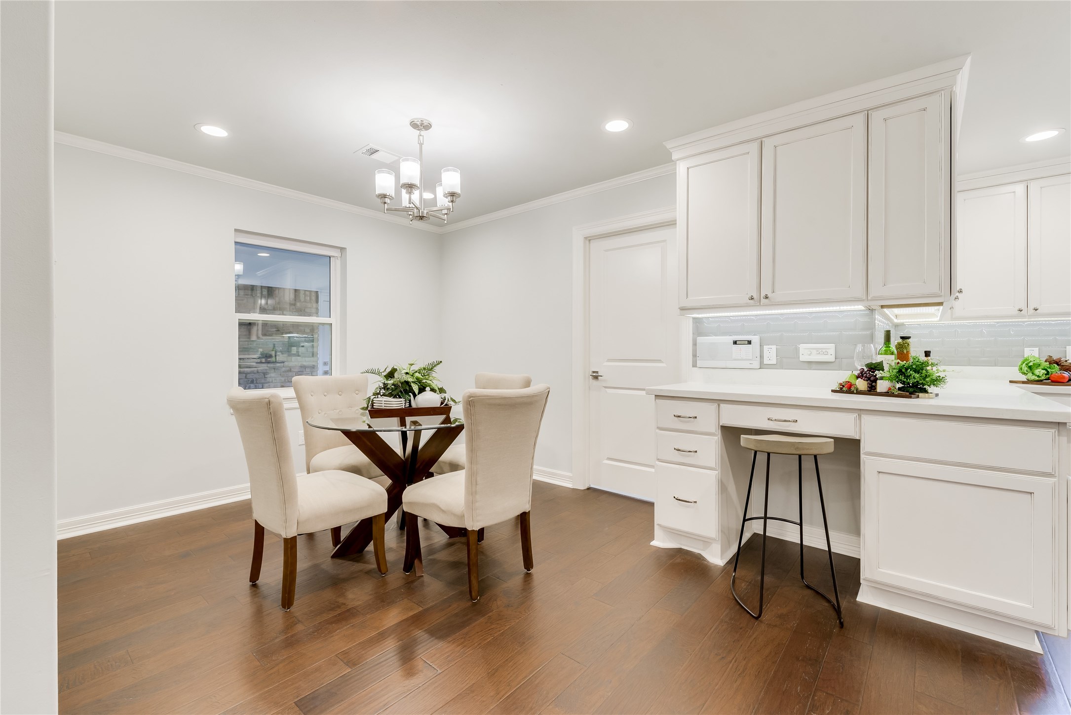 1010 Thornton Road Houston, TX 77018 - Photo 13 of 27 Breakfast area