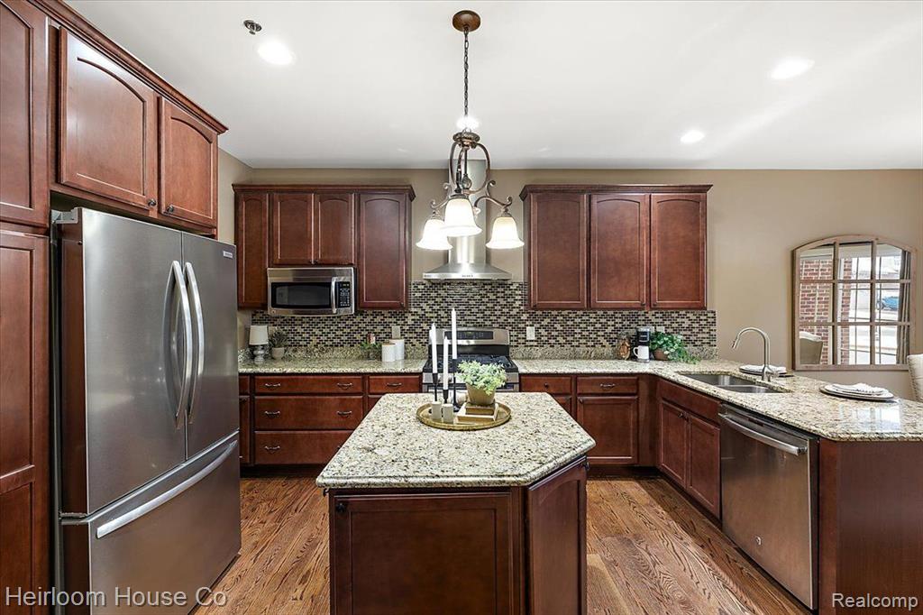 45926 South Stonewood Road Canton, MI 48187 - Photo 7 of 73
