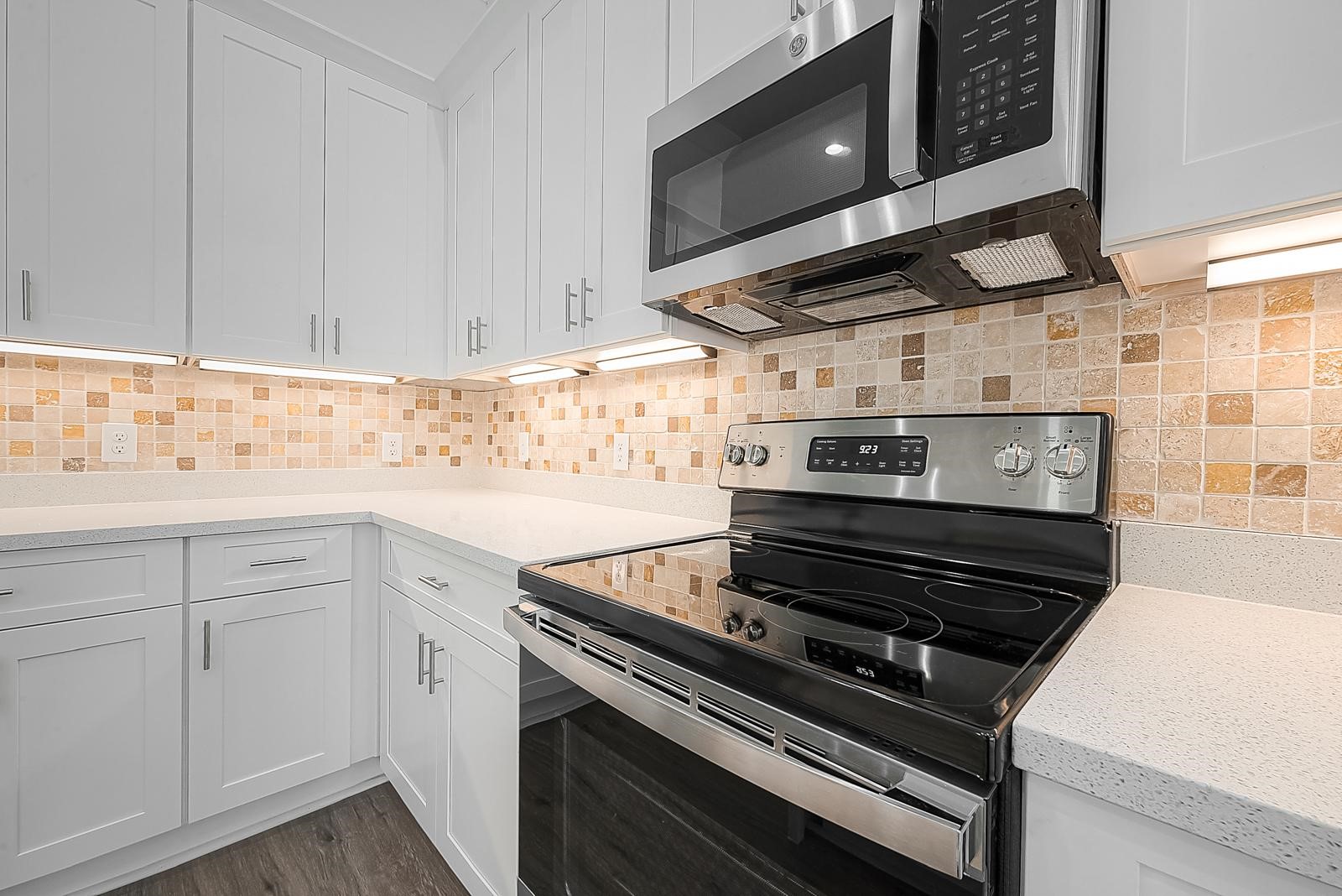 4319 Rosemont Street Houston, TX 77051 - Photo 11 of 17 STOVE AND MICROWAVE