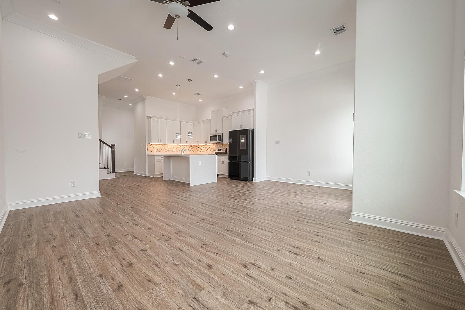 4319 Rosemont Street Houston, TX 77051 - Photo 3 of 17 LOUNGE